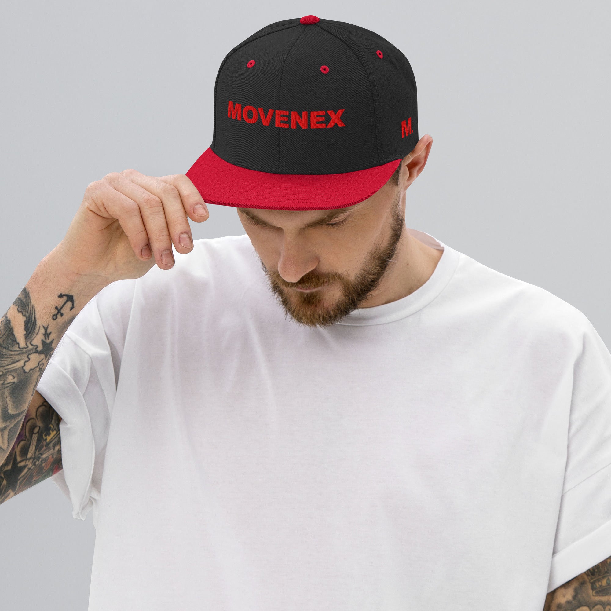 Casquette Snapback Movenex couleur noir et rouge - Movenex
